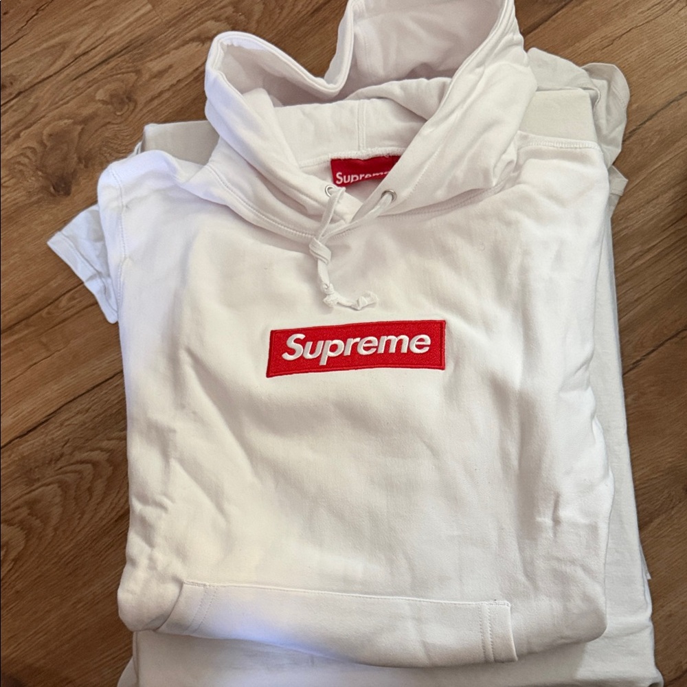 Supreme Red and White Logo Hoodie - Picture 2 of 6